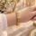 ⁦ساعة Soarveke النسائية الذهبية بالكريستال⁩ - الصورة ⁦5⁩
