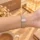 ⁦ساعة Manmili نسائية بسوار ربر⁩ - الصورة ⁦4⁩